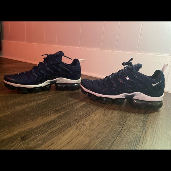 Shoes used 9/10.  Size 9.5 - Picture 6 of 6